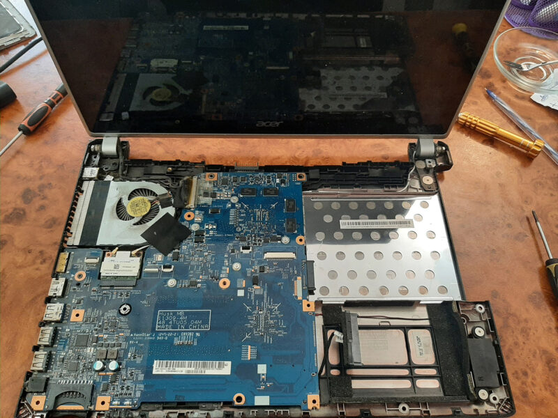 Komputer ustası - Yenielanlar.az